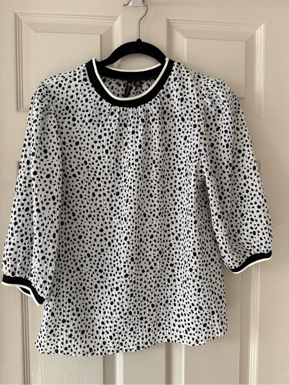 Black and White Polka Dot Puff-Sleeve Women's Blouse